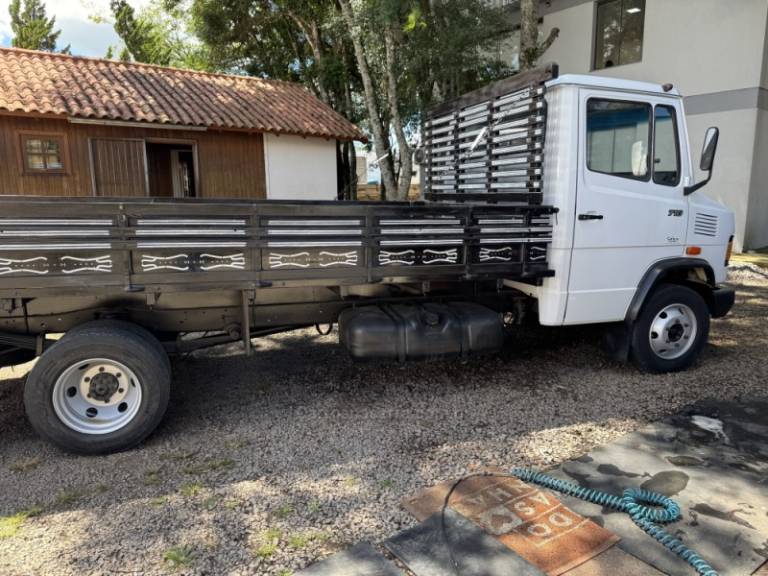 MERCEDES-BENZ - 710 - 2000/2000 - Branca - Sob Consulta