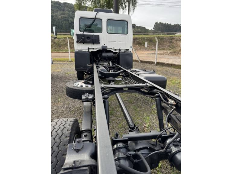 FORD - CARGO 815 - 2005/2005 - Branca - R$ 140.000,00