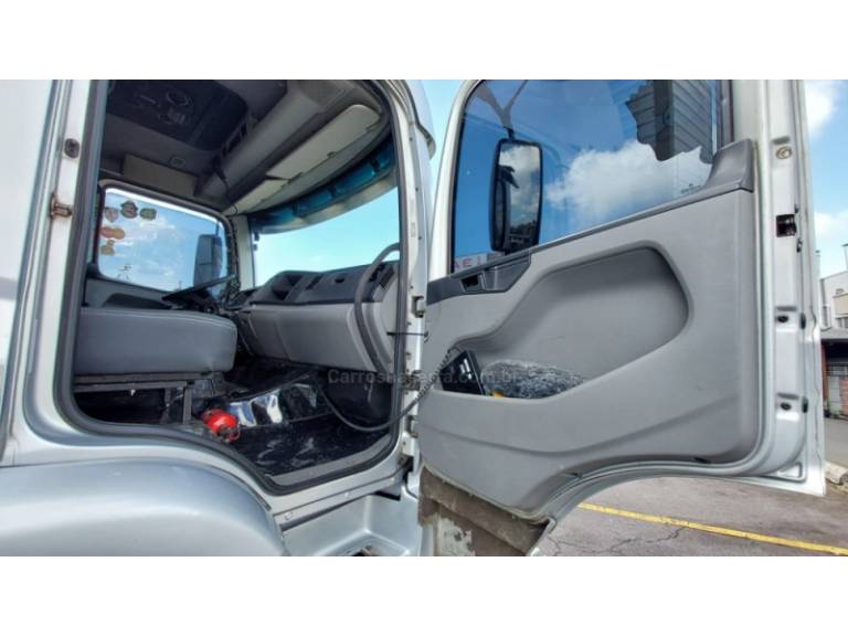 VOLKSWAGEN - 24-250 - 2011/2011 - Prata - Sob Consulta